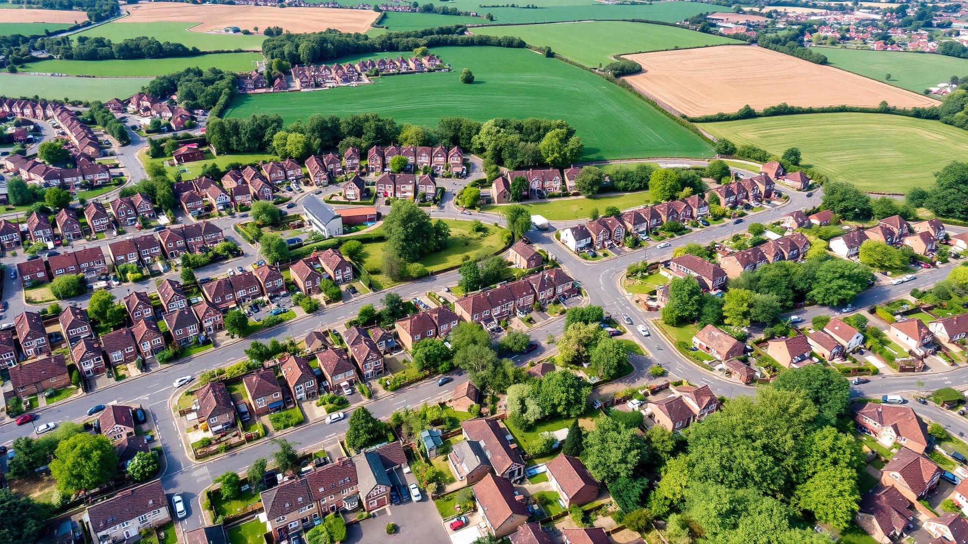 Professional gutter clearing service in Aylesbury, Buckinghamshire